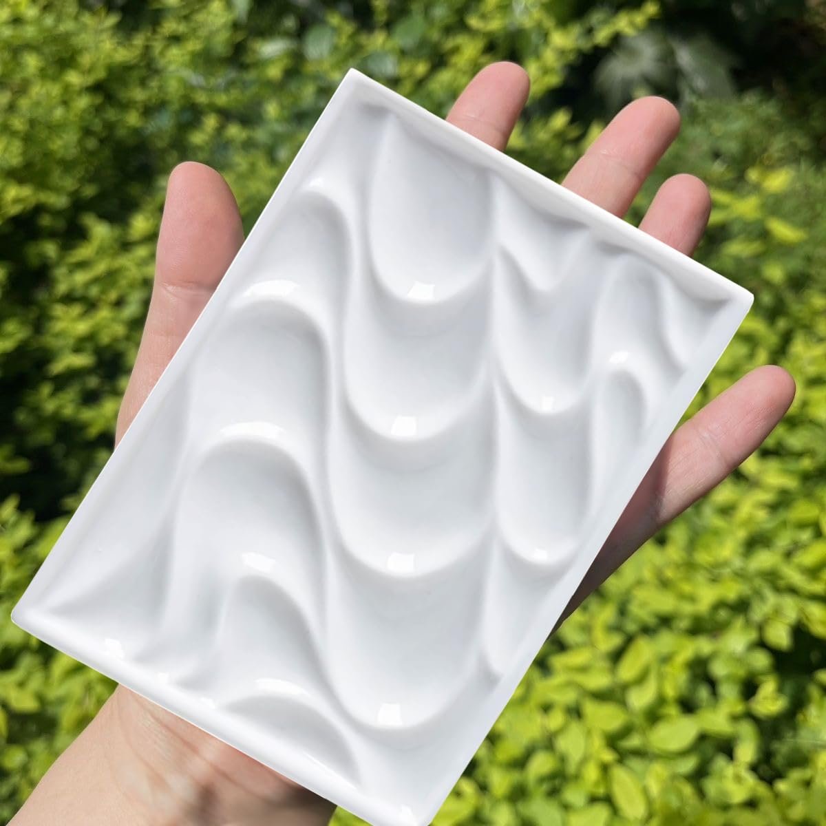 61xAH7QLGML Bower Bird Ceramic Watercolor Palette,Mini 5.5in Leaf Artist Porcelain Palettes for Painting,for Acrylic,Gouache,Watercolor,Painting,Ceramic Mixing Tray (Wave) - Image 1